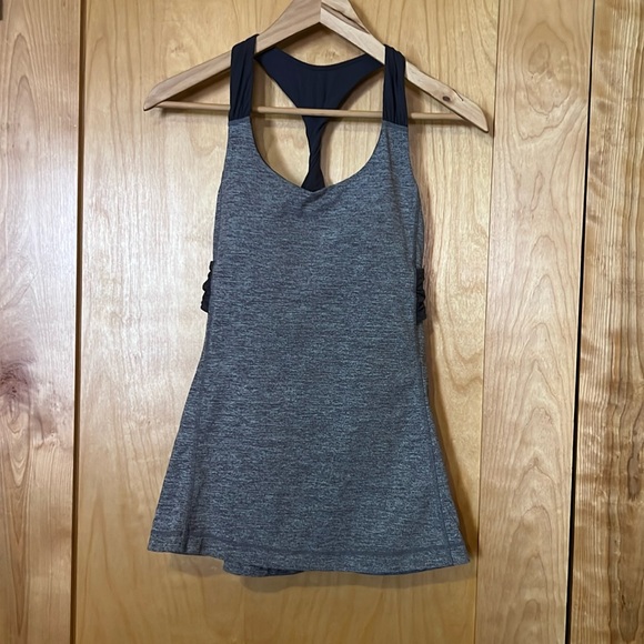 Lululemon Tank Top Sz 4 Gray Twist Back - Picture 4 of 7